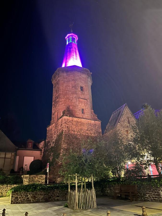 Mercier De Montigny - Les Chambres Du Beffroi - Spa Et Massage Fougères 外观 照片
