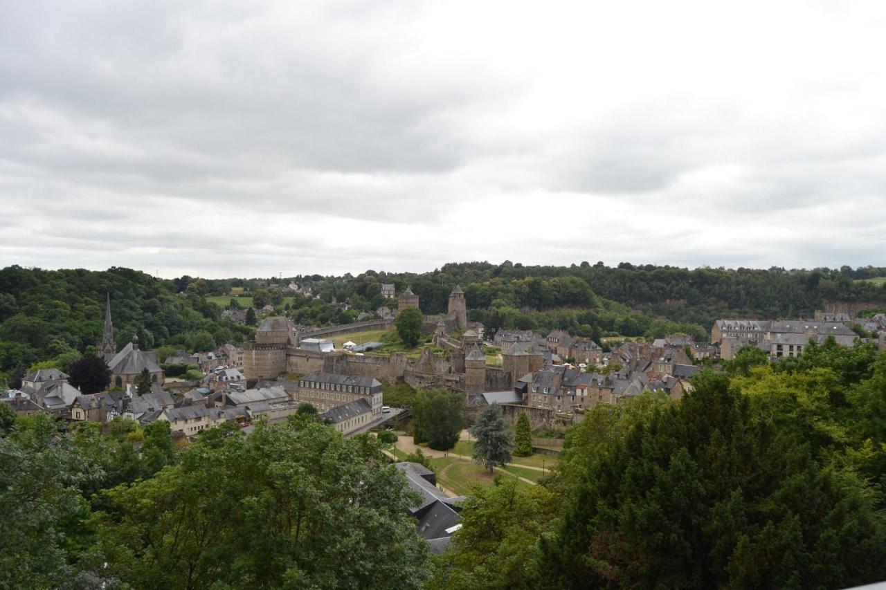 Mercier De Montigny - Les Chambres Du Beffroi - Spa Et Massage Fougères 外观 照片