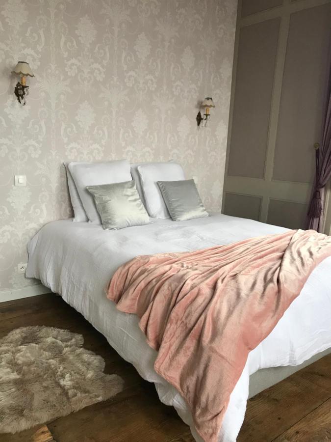 Mercier De Montigny - Les Chambres Du Beffroi - Spa Et Massage Fougères 外观 照片