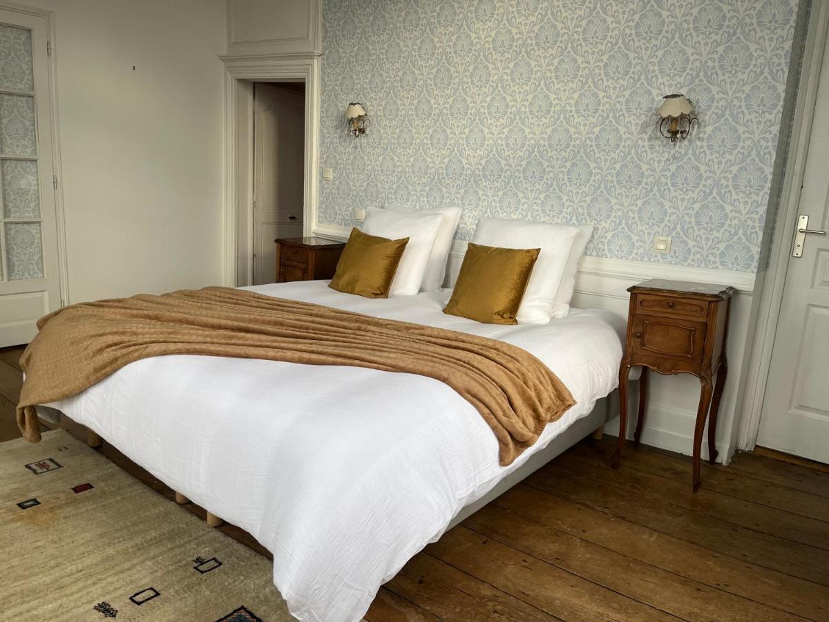 Mercier De Montigny - Les Chambres Du Beffroi - Spa Et Massage Fougères 外观 照片