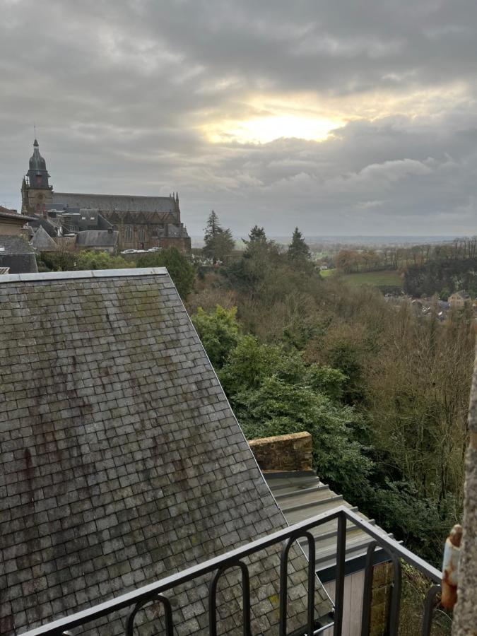 Mercier De Montigny - Les Chambres Du Beffroi - Spa Et Massage Fougères 外观 照片