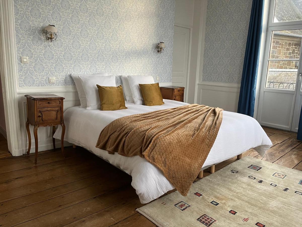 Mercier De Montigny - Les Chambres Du Beffroi - Spa Et Massage Fougères 外观 照片