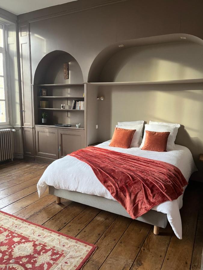 Mercier De Montigny - Les Chambres Du Beffroi - Spa Et Massage Fougères 外观 照片