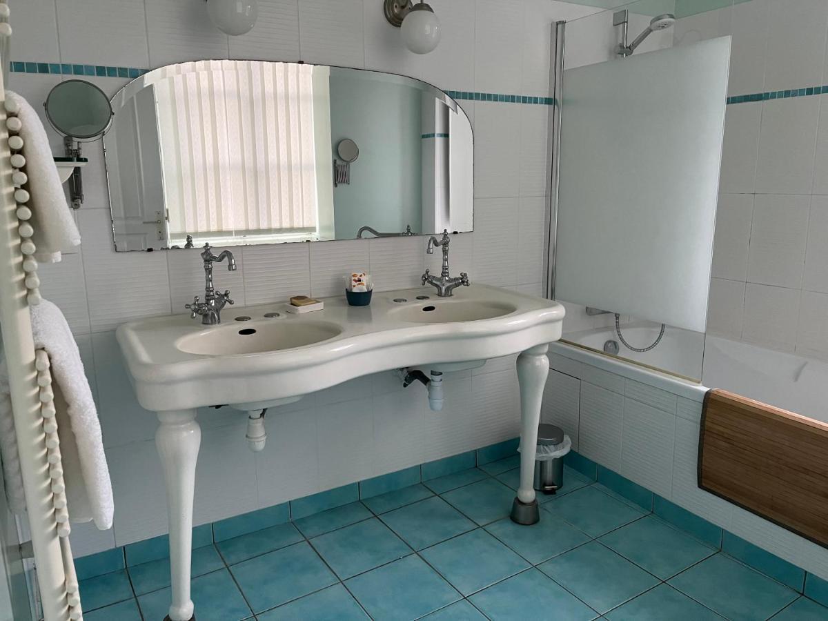 Mercier De Montigny - Les Chambres Du Beffroi - Spa Et Massage Fougères 外观 照片