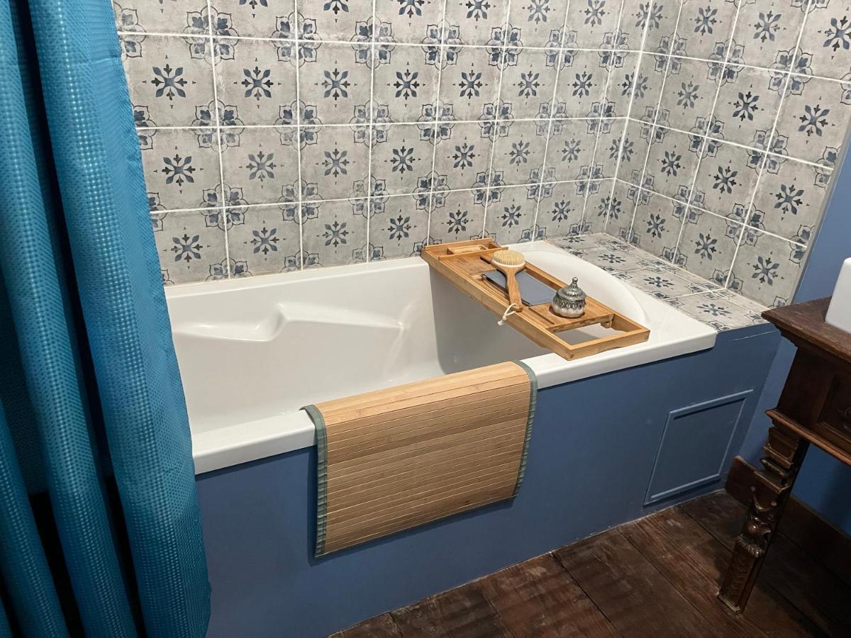 Mercier De Montigny - Les Chambres Du Beffroi - Spa Et Massage Fougères 外观 照片