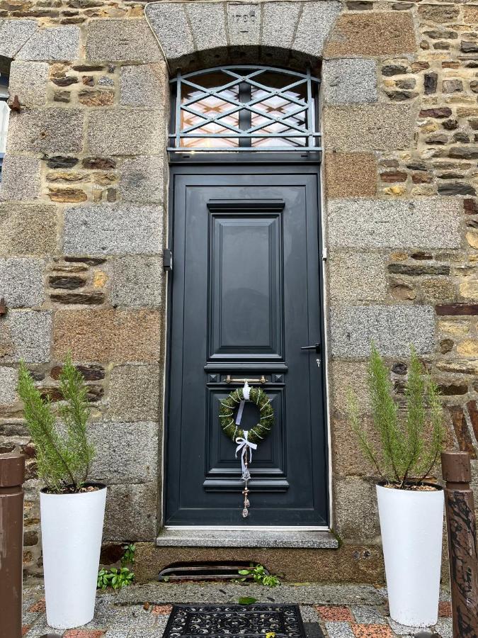 Mercier De Montigny - Les Chambres Du Beffroi - Spa Et Massage Fougères 外观 照片