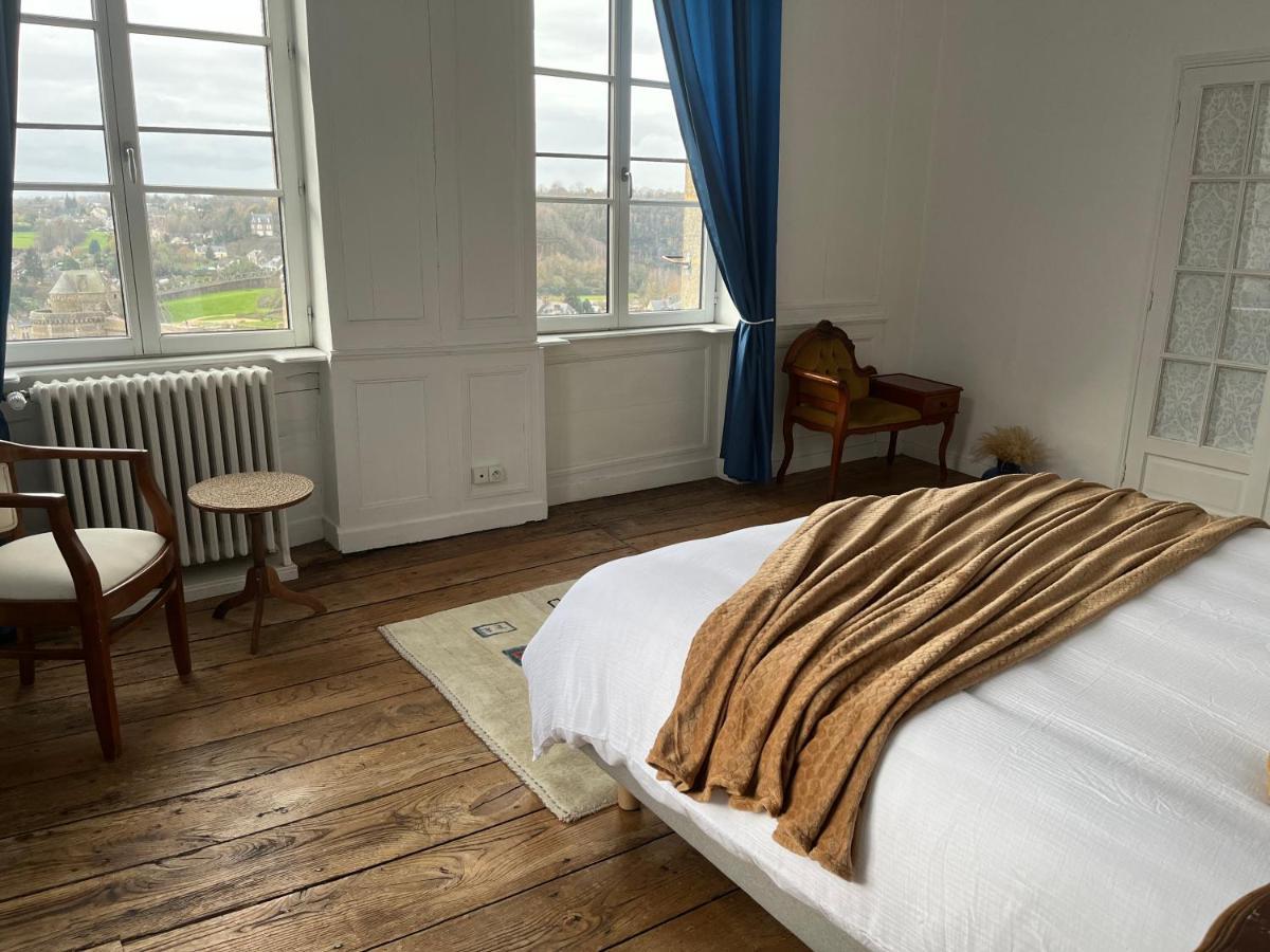 Mercier De Montigny - Les Chambres Du Beffroi - Spa Et Massage Fougères 外观 照片
