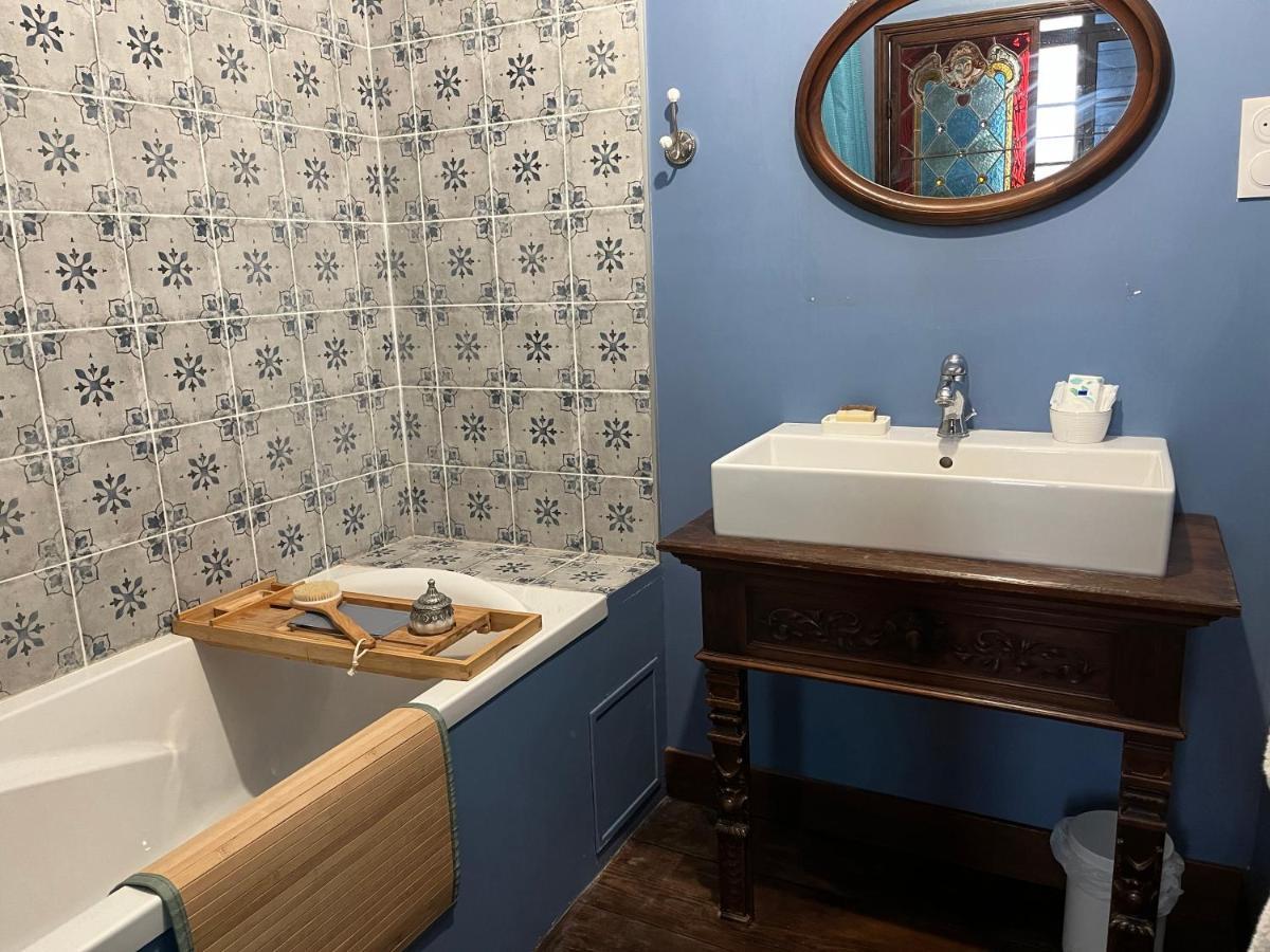 Mercier De Montigny - Les Chambres Du Beffroi - Spa Et Massage Fougères 外观 照片