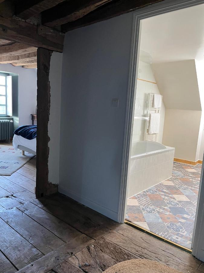Mercier De Montigny - Les Chambres Du Beffroi - Spa Et Massage Fougères 外观 照片