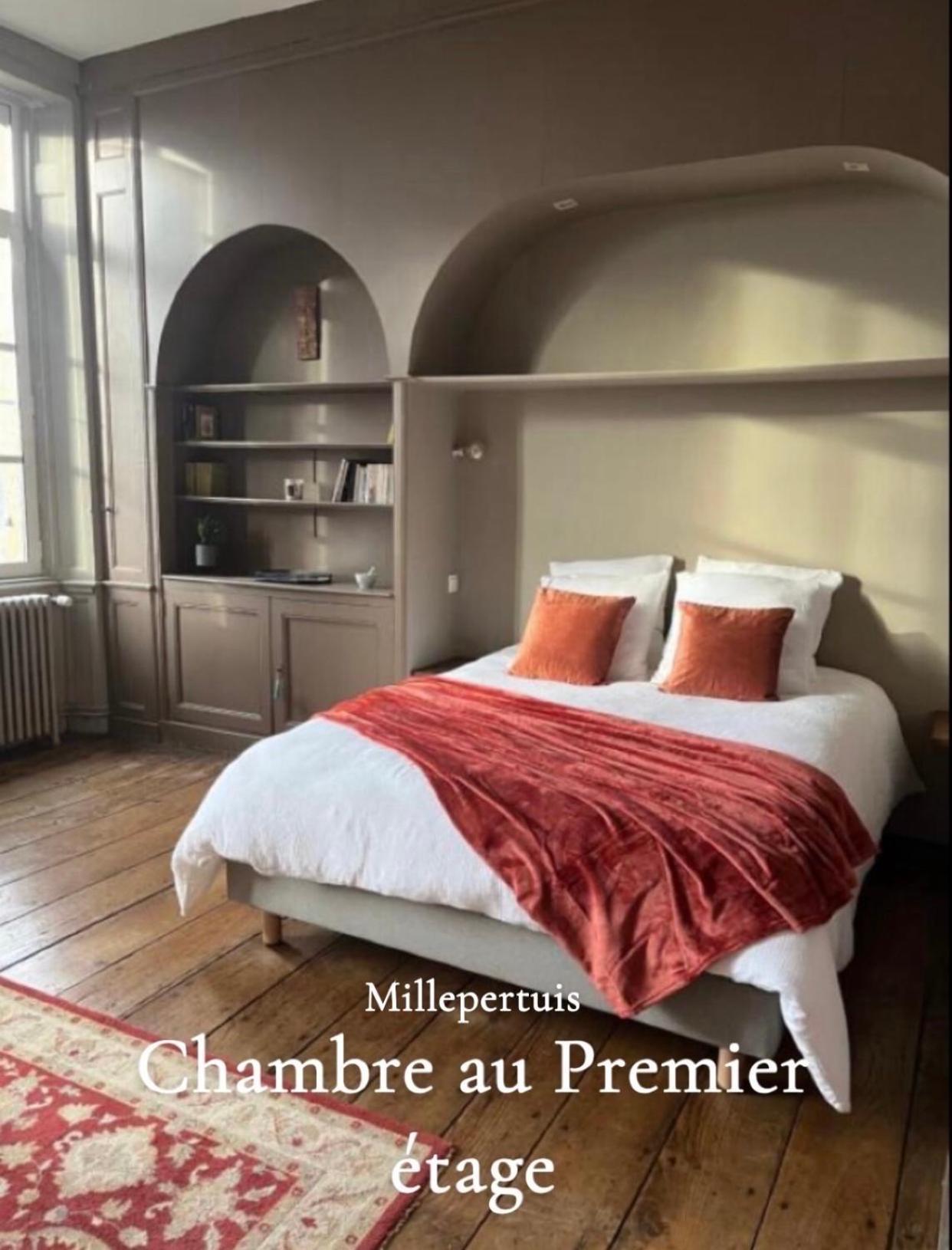 Mercier De Montigny - Les Chambres Du Beffroi - Spa Et Massage Fougères 外观 照片